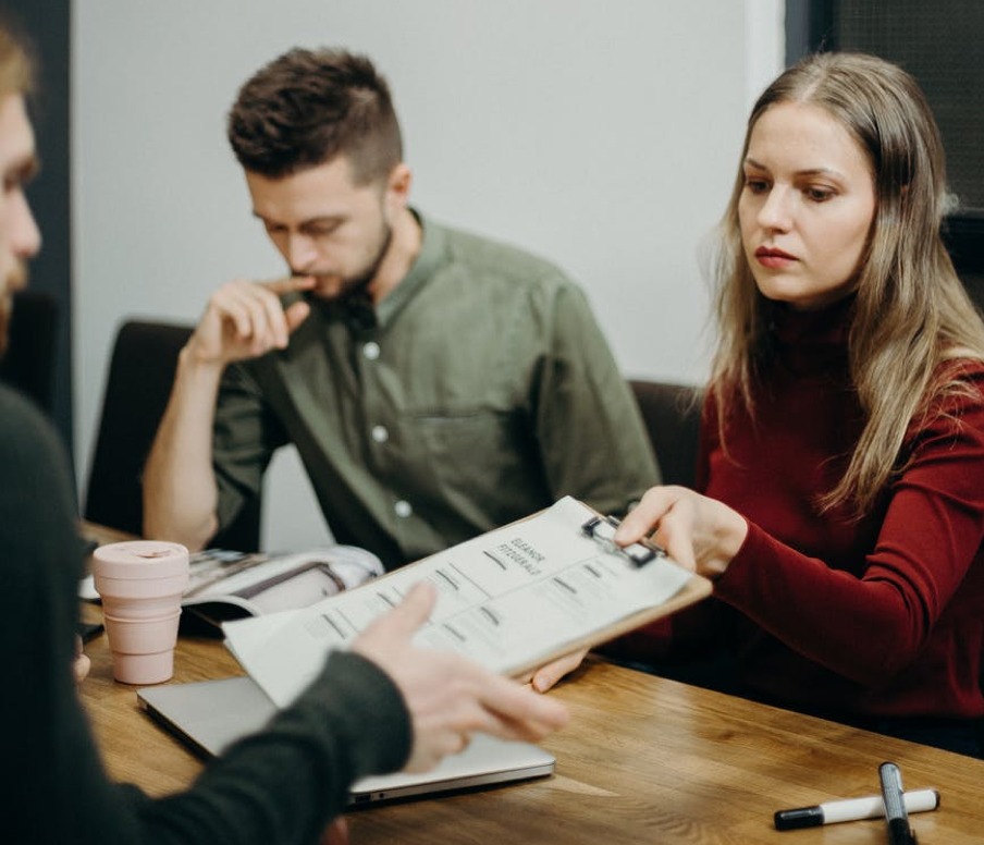 Tips para buscar un trabajo  Por: Frida Arriaga