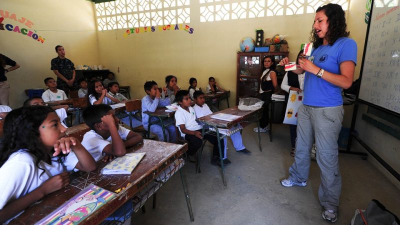 Importancia de trabajar la autoestima en una comunidad educativa. Por: Rocío Zahoul