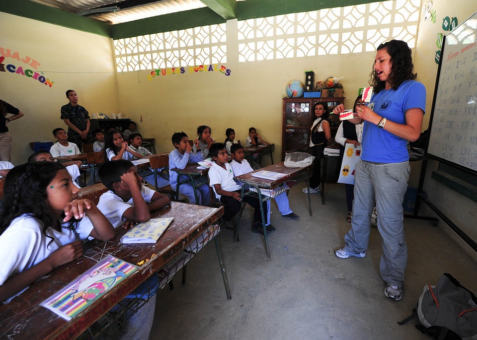 Importancia de trabajar la autoestima en una comunidad educativa. Por: Rocío Zahoul